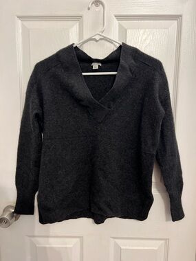 Women's Charcoal V-Neck 100% Cashmere Sweater